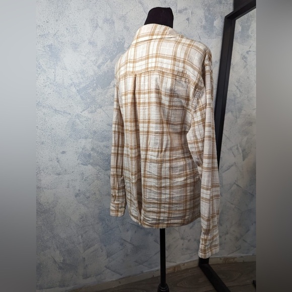 Old Navy Pleated Tan Long Sleeve Boyfriend Shirt size L - Picture 5 of 8